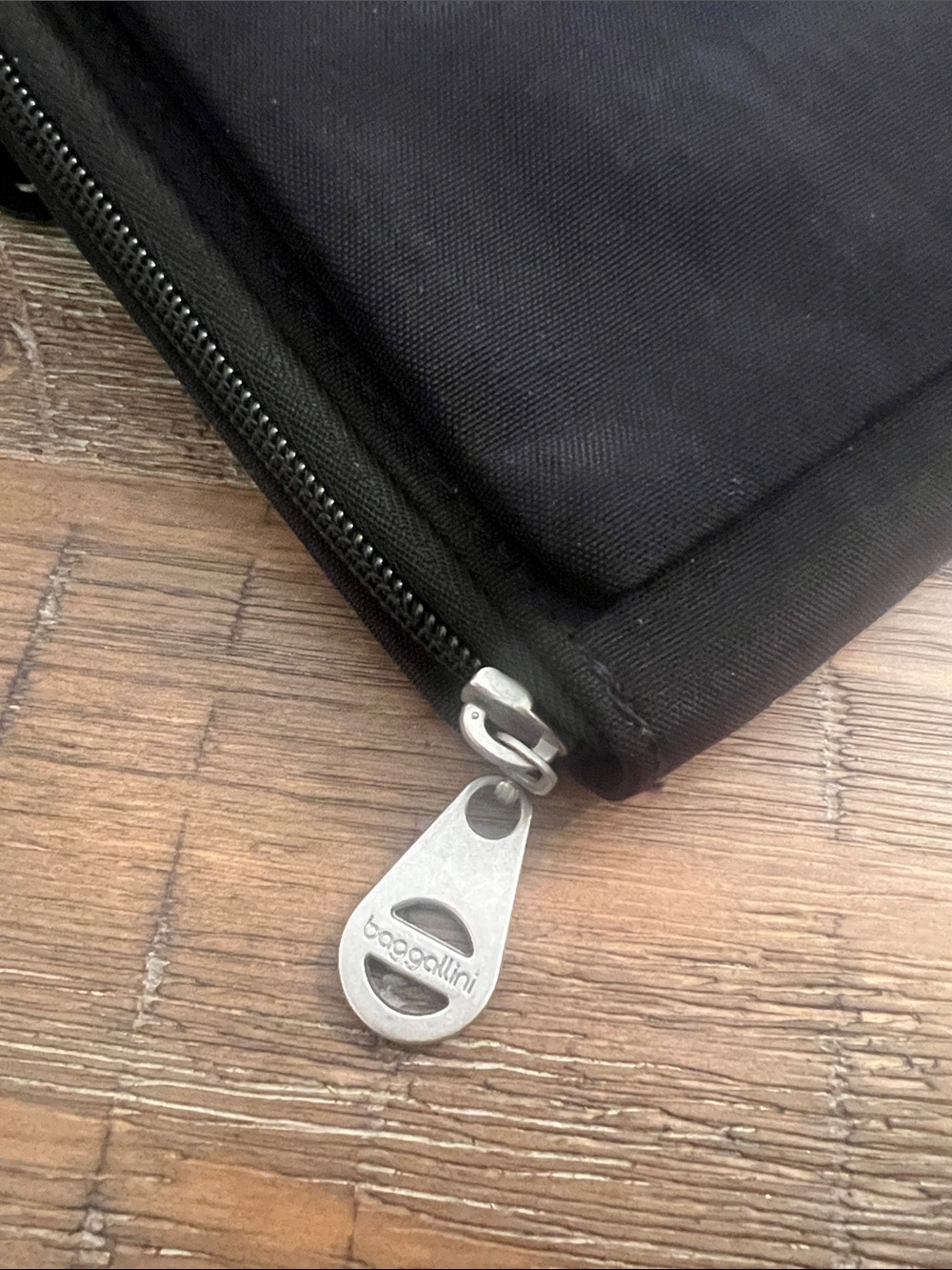 Baggallini Black Crossbody Wallet with Silver Turn-Lock - Picture 6 of 7